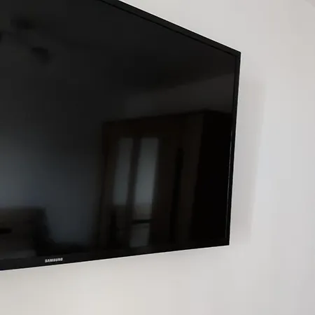 Very Nicely Decorated, Bright And Large Apartamento